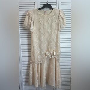 Vintage Elegant Cream Lace Dress with Bow Detail 80s
